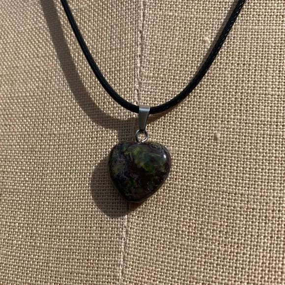 Handmade Genuine Stone Heart Amulet Necklace - Picture 5 of 15